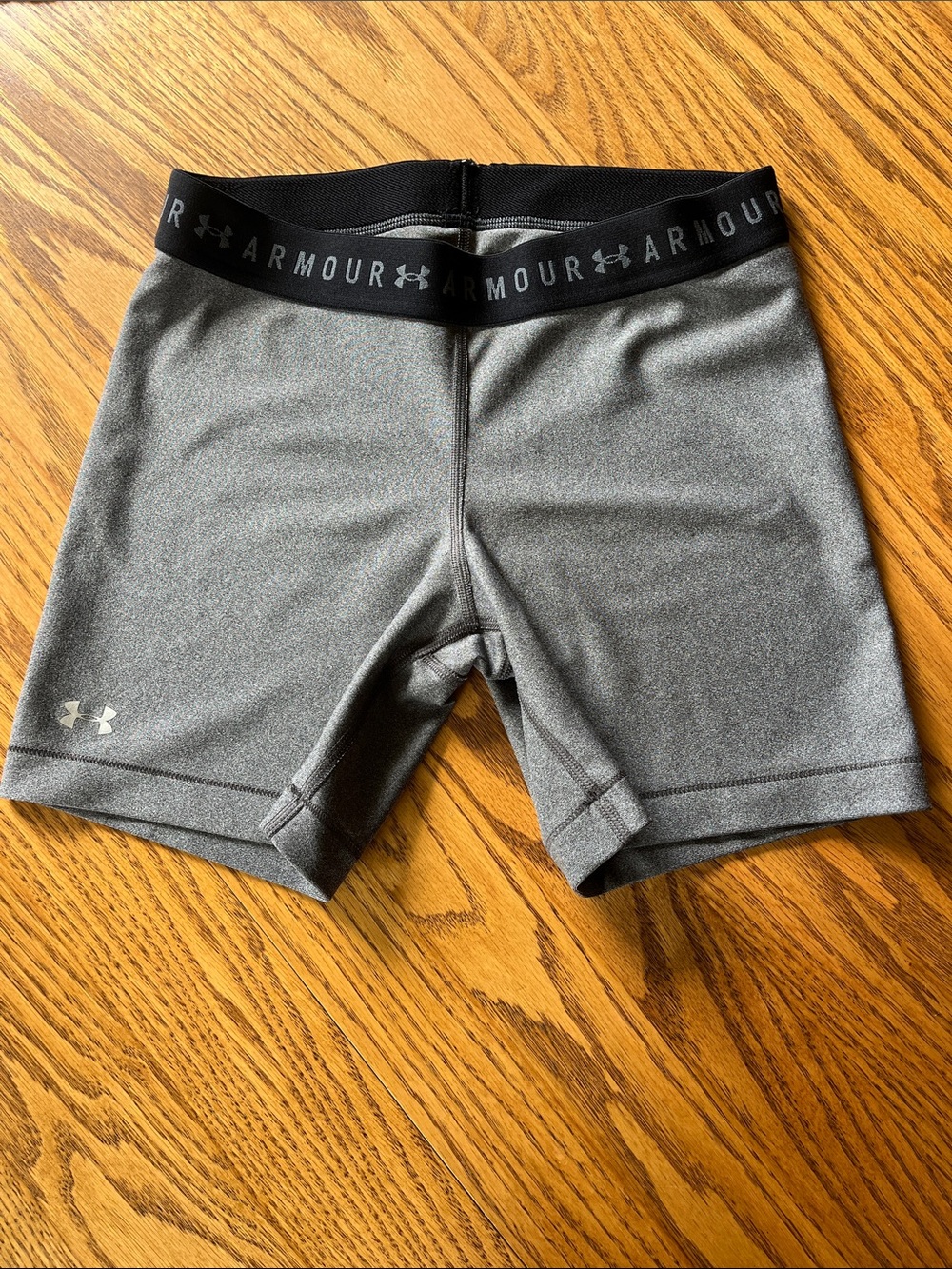 Under Armour Women’s Charcoal Gray Heat Gear Compression Workout Shorts M
